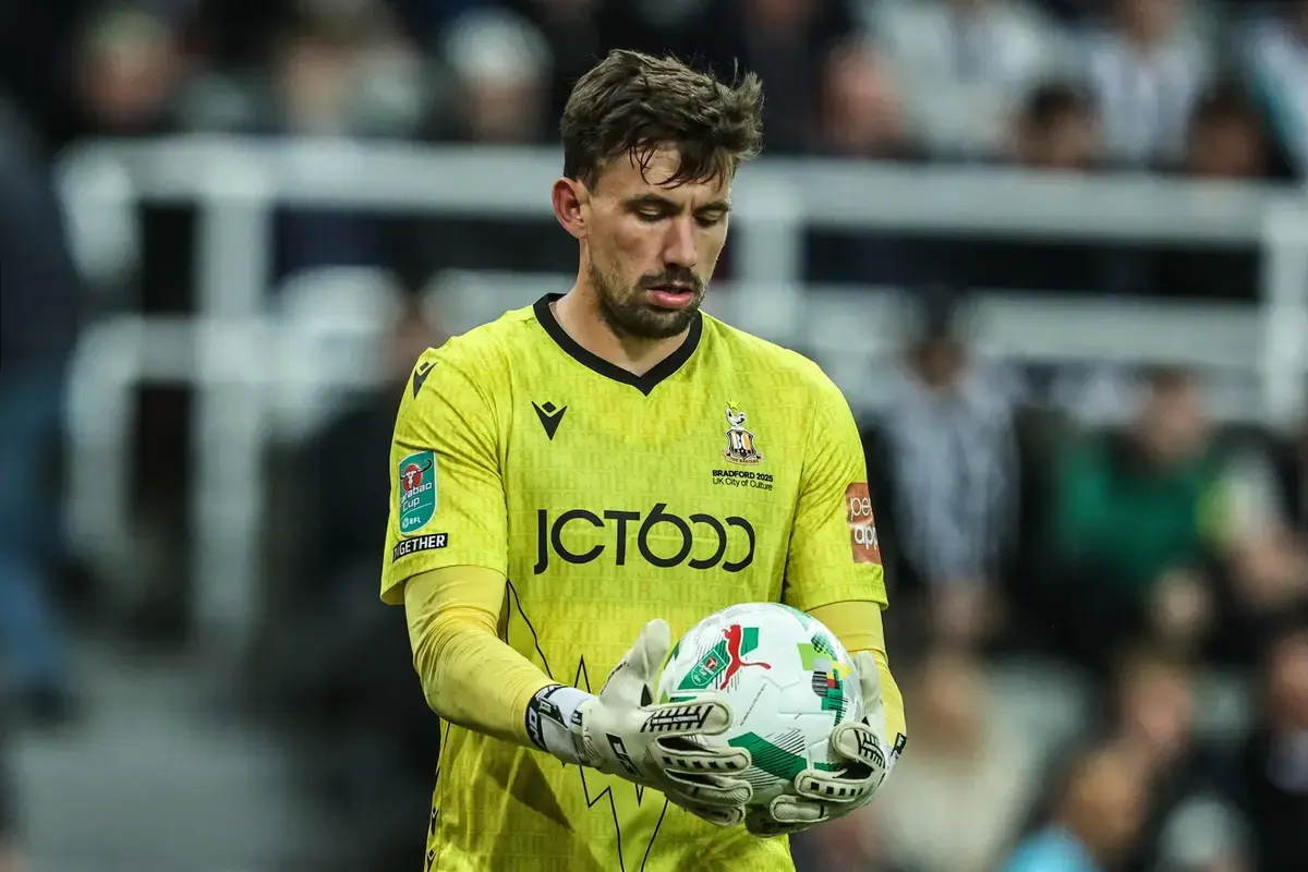 Bradford City set to sign Dundee goalkeeper Jon McCracken