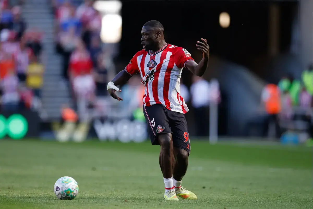 Sunderland could find it difficult to reject a huge offer for their in-form striker amid Tottenham interest